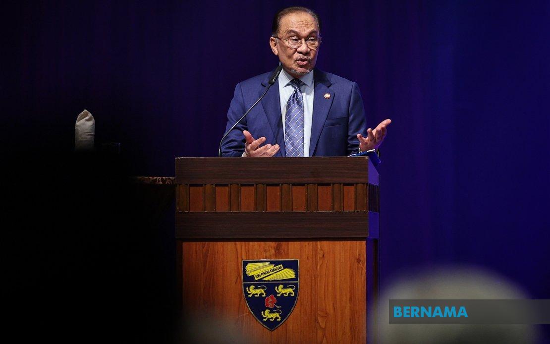 PM Anwar Provides Financial Assistance To Gravedigger Battling Mouth Cancer