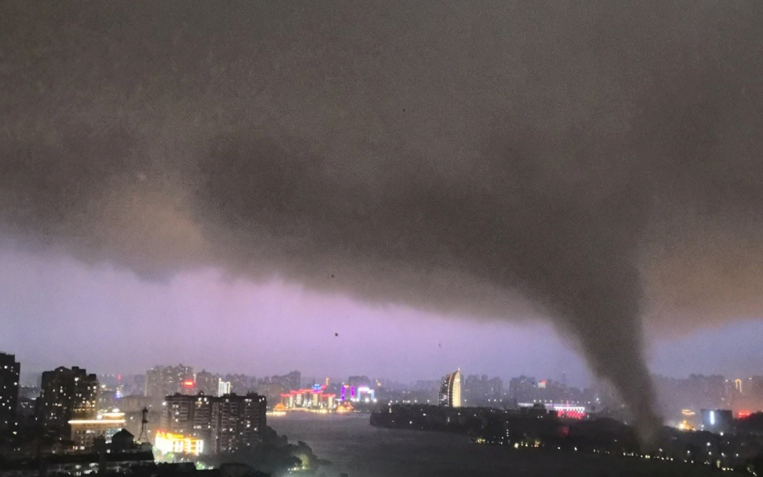 Deadly Storms Ravage Central China's Hubei Province, 11 Dead and 1 Missing