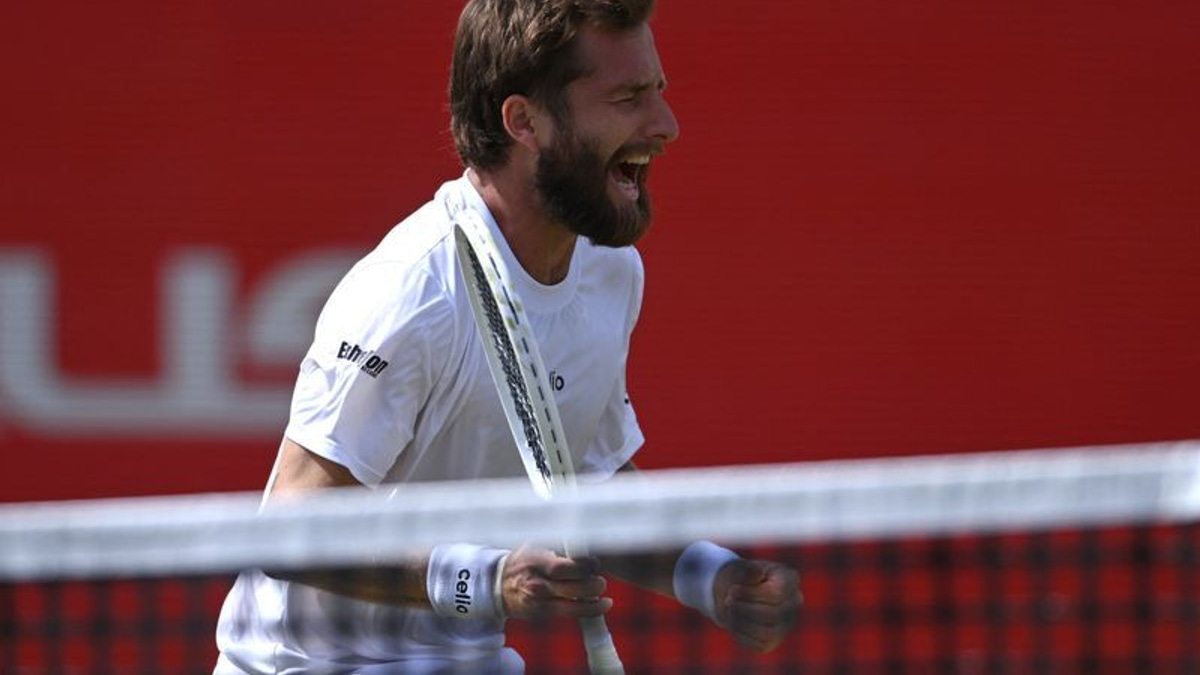 Moutet's Queen's windfall evaporates after on-court profanity fine