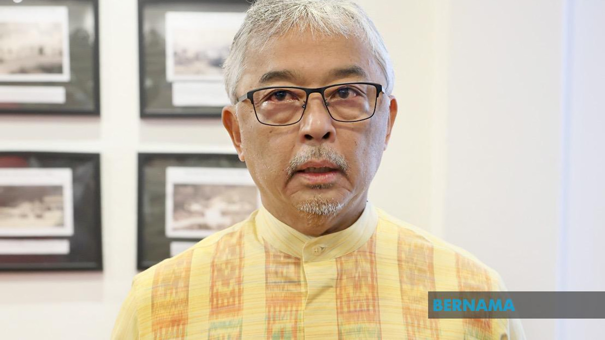 Pahang Ruler Marks Sekolah Sultan Ahmad's Century of Excellence