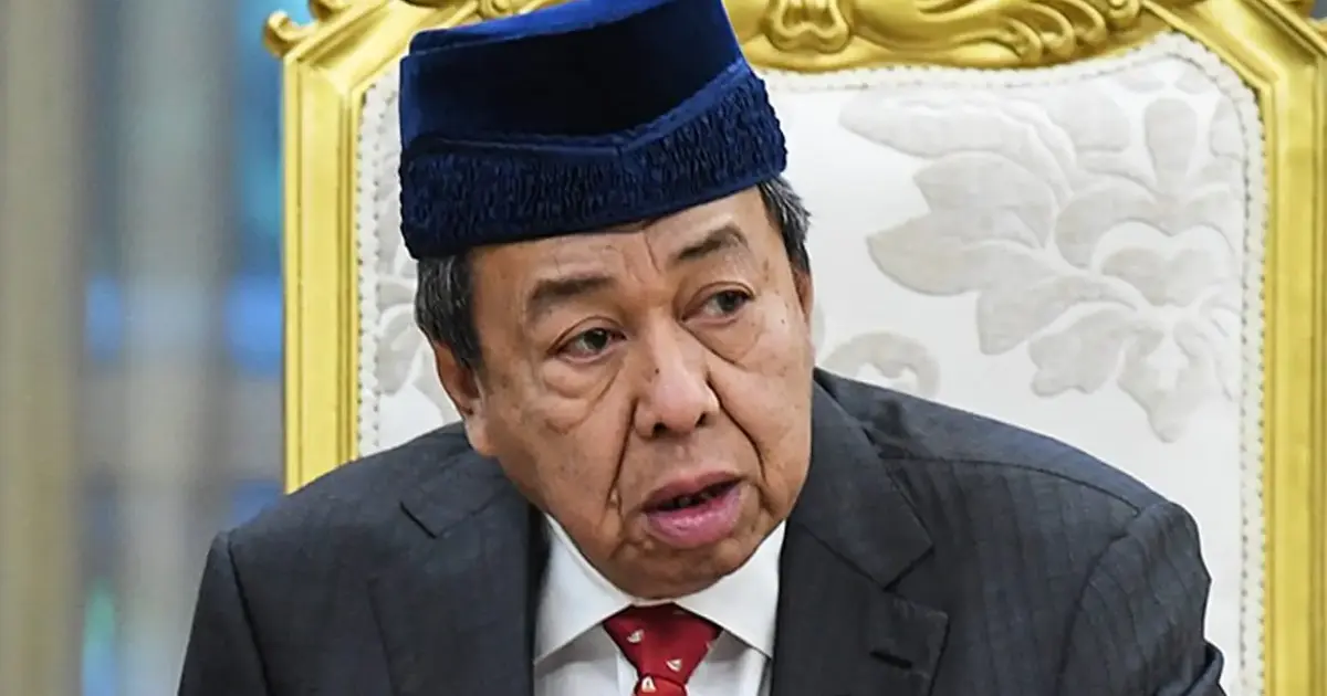 Selangor Sultan Credits Najib, Praises Anwar For LRT3 As DAP Leaders Face Rebuke