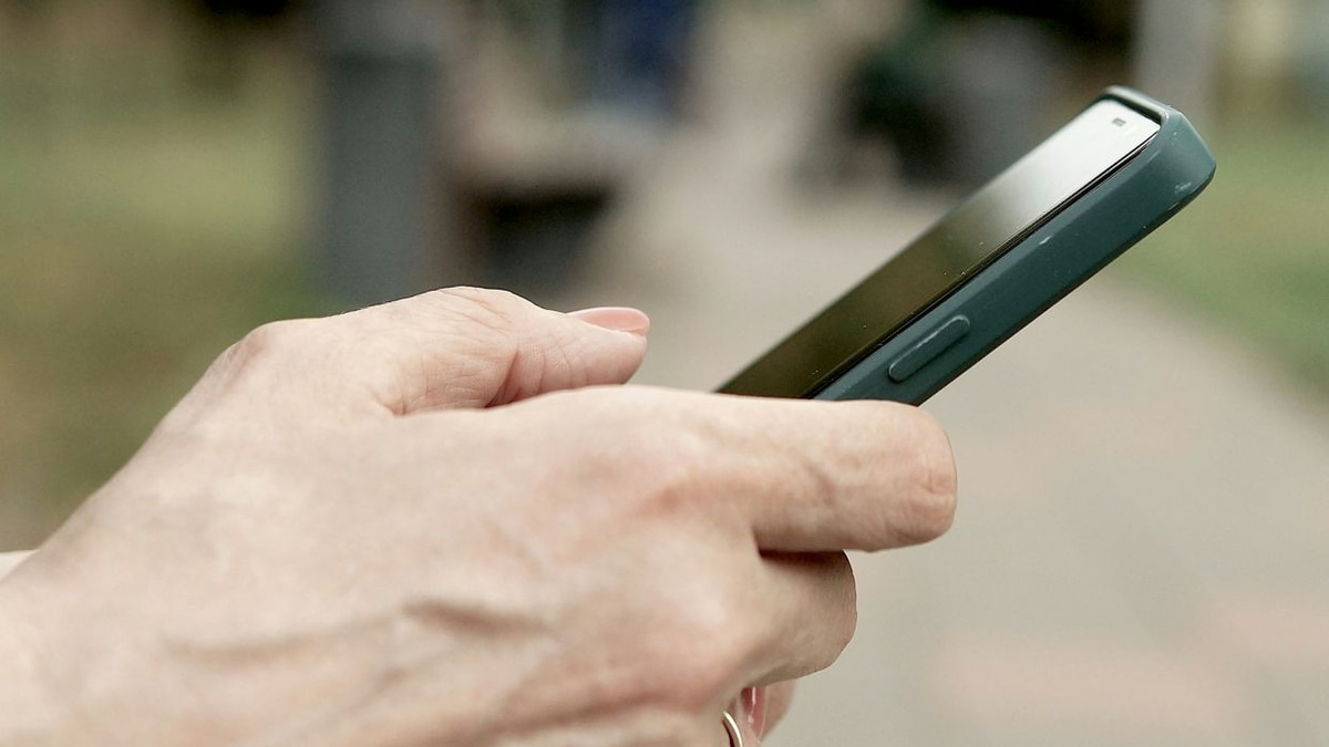 US Man Faces Felony Charge After Using 'Duress' Phone Code at Airport