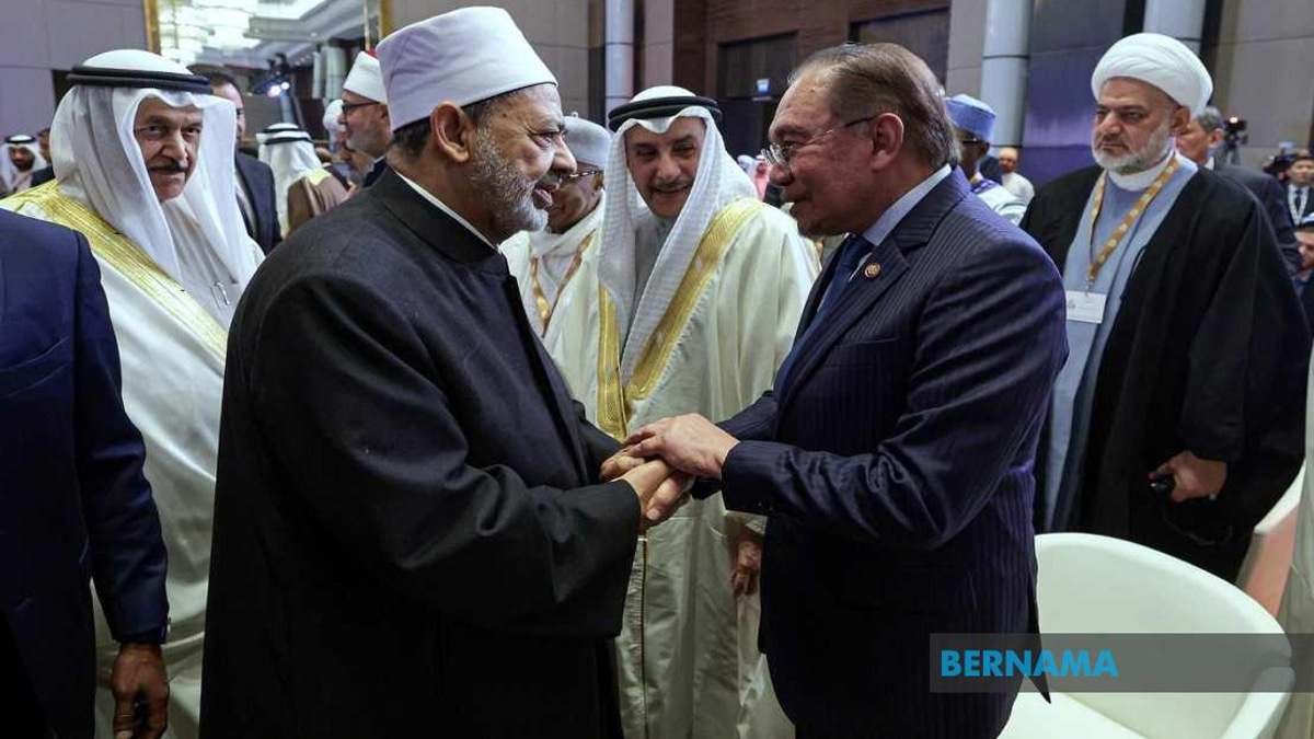 PM Anwar Lauds Al-Azhar Grand Imam as Champion of Islamic Moderation and Interfaith Peace