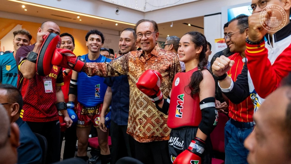 Anwar Eyes International Future for Young SUKMA Athletes