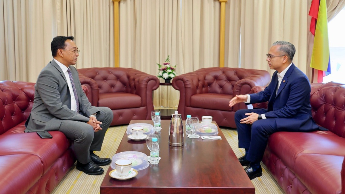 Fahmi Meets Malaysia's New Lebanon Ambassador Anwar Udzir to Strengthen Diplomatic Ties
