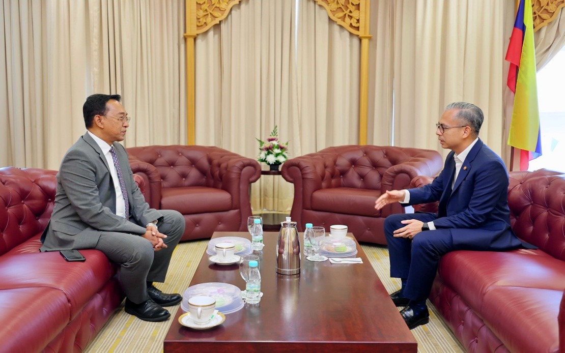 Fahmi Meets Malaysia's New Lebanon Ambassador Anwar Udzir to Strengthen Diplomatic Ties