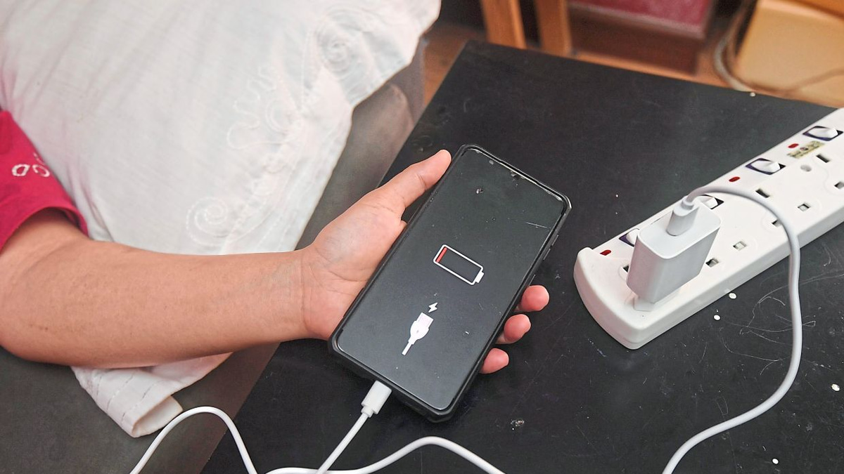 Device Charging Fires Cost Malaysia RM14.2 Million Over Three Years, Fire Department Warns