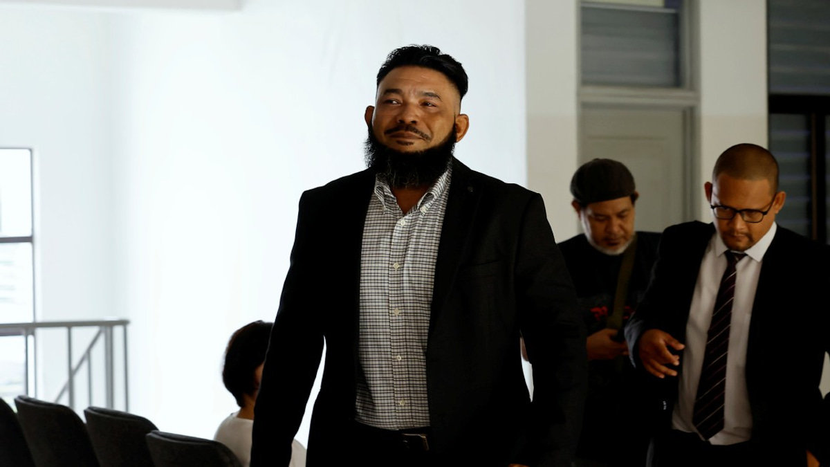 Papagomo must defend himself in court over false PKR defection claims