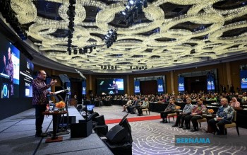 Malaysia Must Build Sovereign Cloud Infrastructure to Protect Data Amid US Tech Dominance, Says PM Anwar
