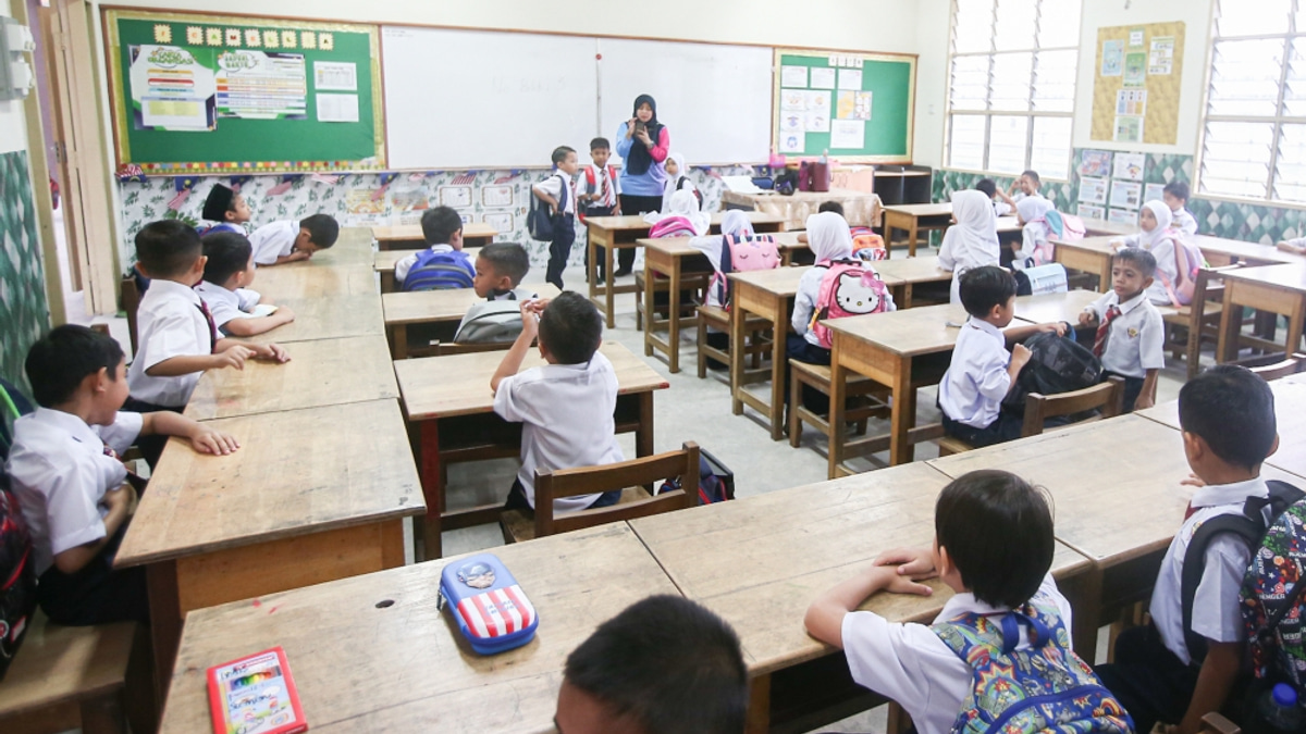 Teachers' Union Supports Protection Legislation as Legal Threats Chill Classroom Discipline