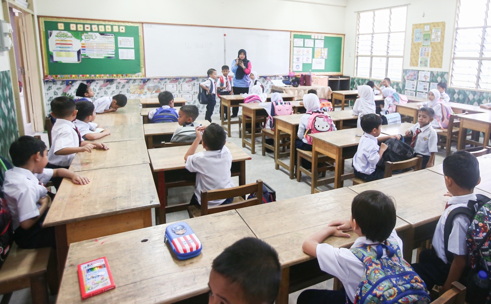 Teachers' Union Supports Protection Legislation as Legal Threats Chill Classroom Discipline