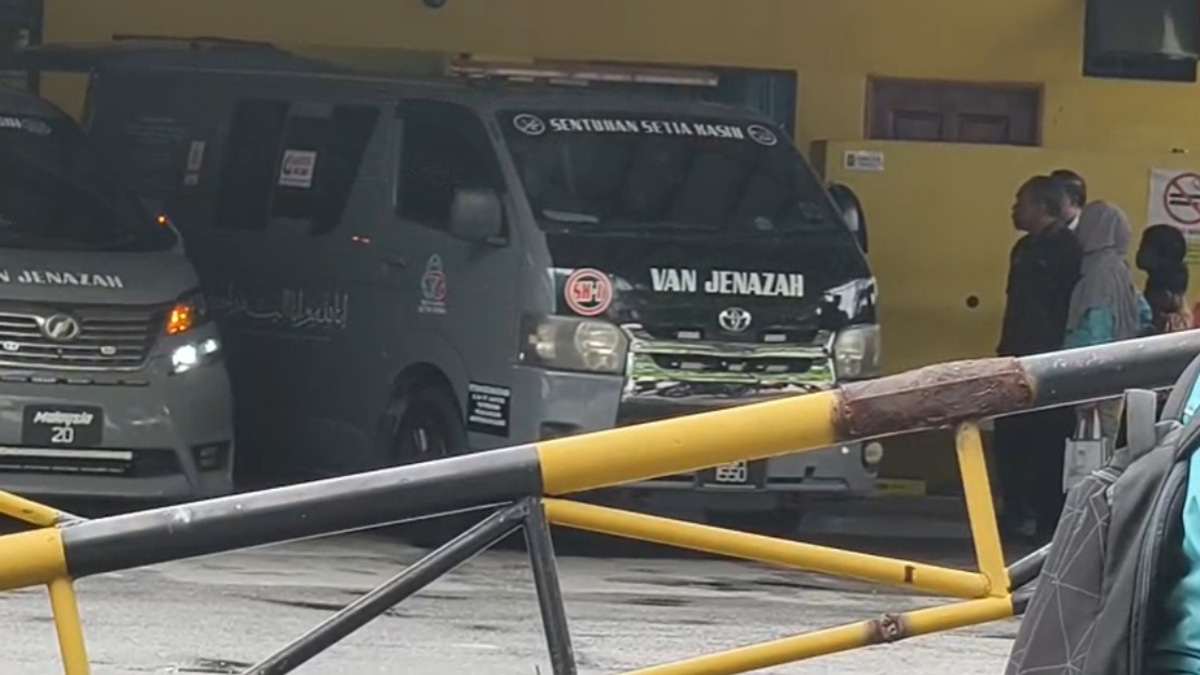 Three Family Members Killed In JIM Lorry Crash On Jalan Sultan Ismail
