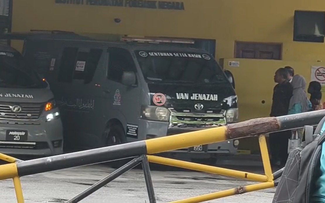 Three Family Members Killed In JIM Lorry Crash On Jalan Sultan Ismail