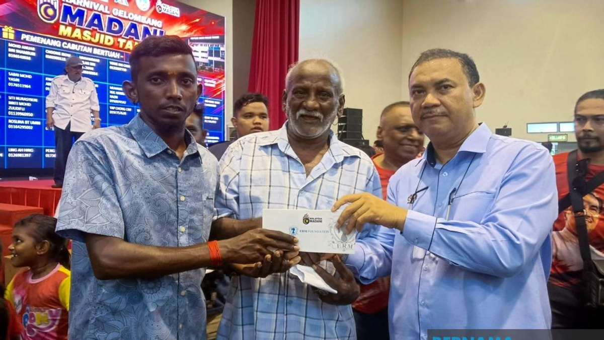 MADANI Carnival Distributes Aid to 2,000 Residents Across Masjid Tanah