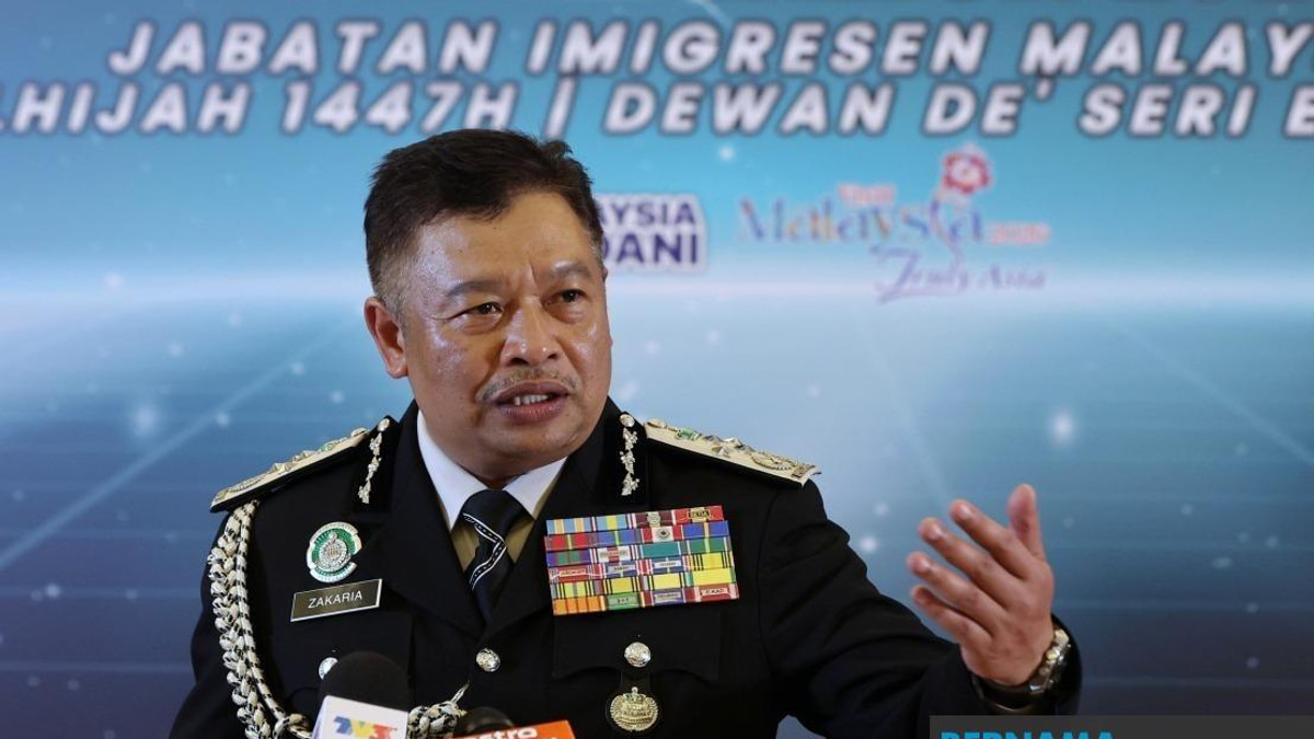 Only Two Airlines Reporting System Issues With Extended Malaysian Passports, Says Immigration Chief