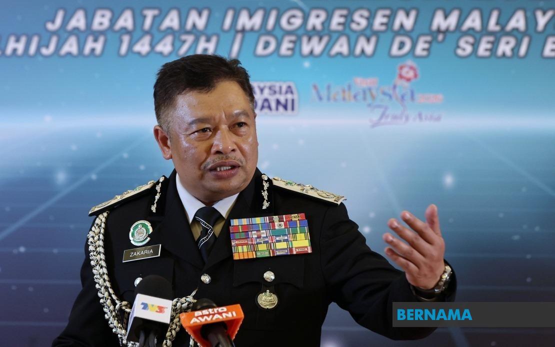 Only Two Airlines Reporting System Issues With Extended Malaysian Passports, Says Immigration Chief