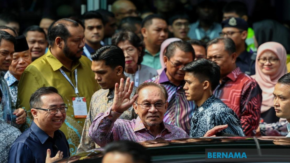 Anwar Mobilises Agencies to Assist Malaysians Stranded in Nepal Floods