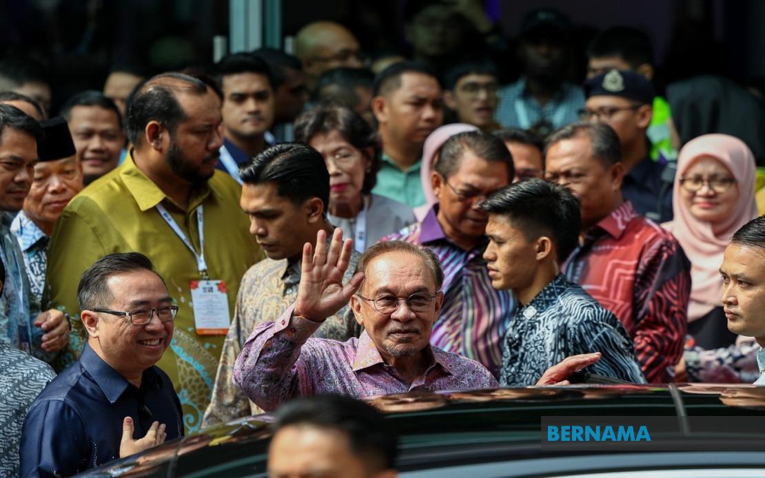 Anwar Unaware of Any PKR Invitation to Azmin, Says Party Chief