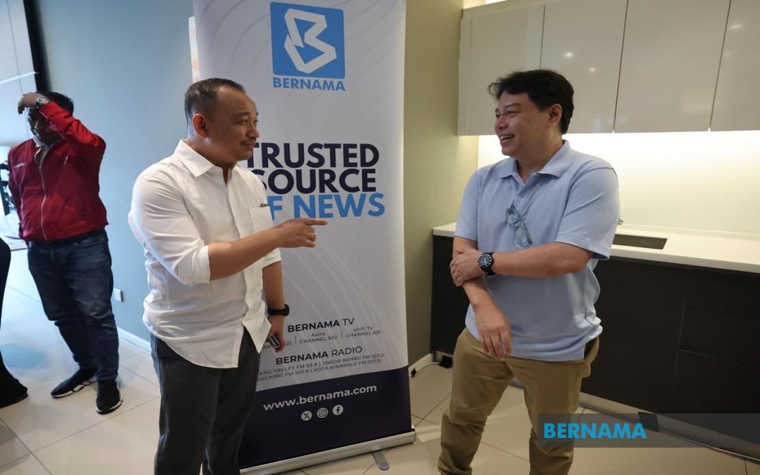 Dr Maszlee Takes Myvi Challenge to Understand Johor Voters' Road Concerns