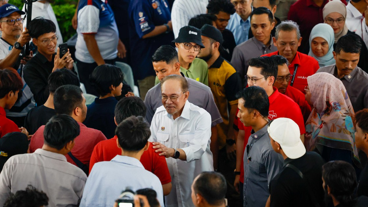 Anwar warns Pakatan not to rely on polls as Negri Sembilan votes tomorrow