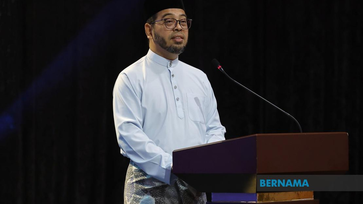 Muslims Must Unite and Set Aside Disputes, Says Zulkifli