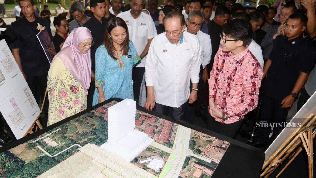 Anwar Defends Government's Record on Urban Poor Rights Amid Bukit Kiara Development