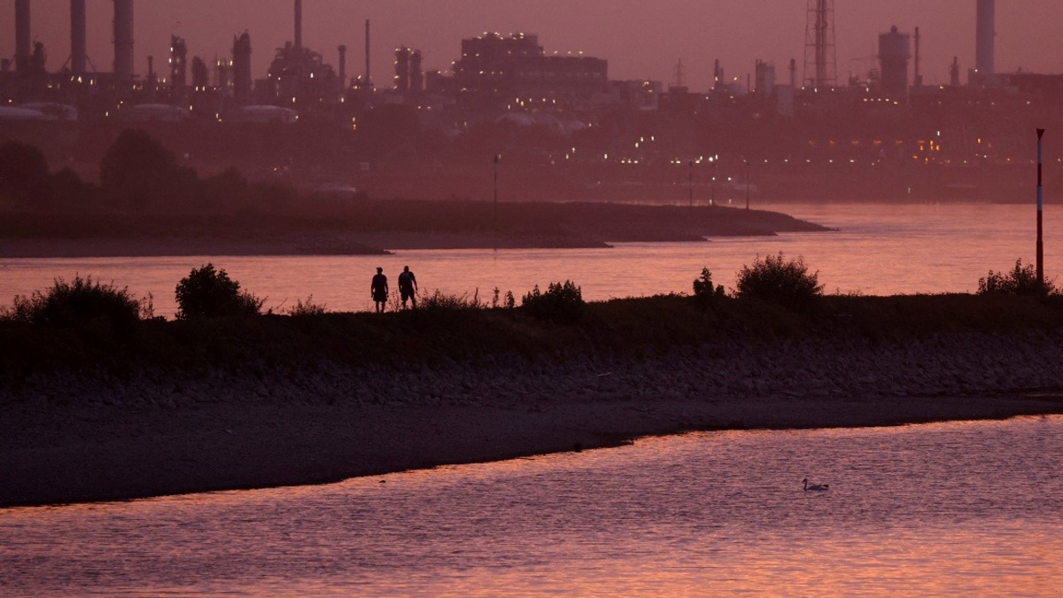 Drought Exposes World War II Bomb in Rhine River near Cologne