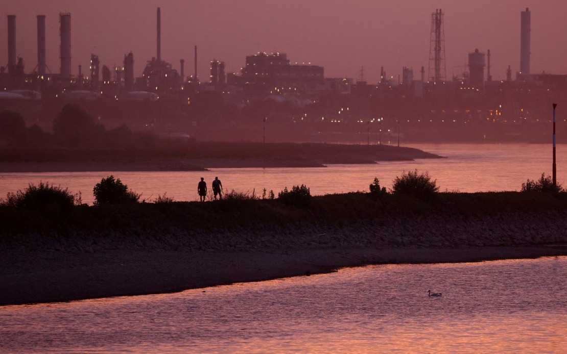 Drought Exposes World War II Bomb in Rhine River near Cologne