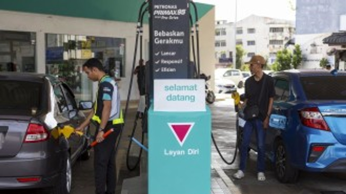Petronas Fuel Supply Secure Until August, Government Assures