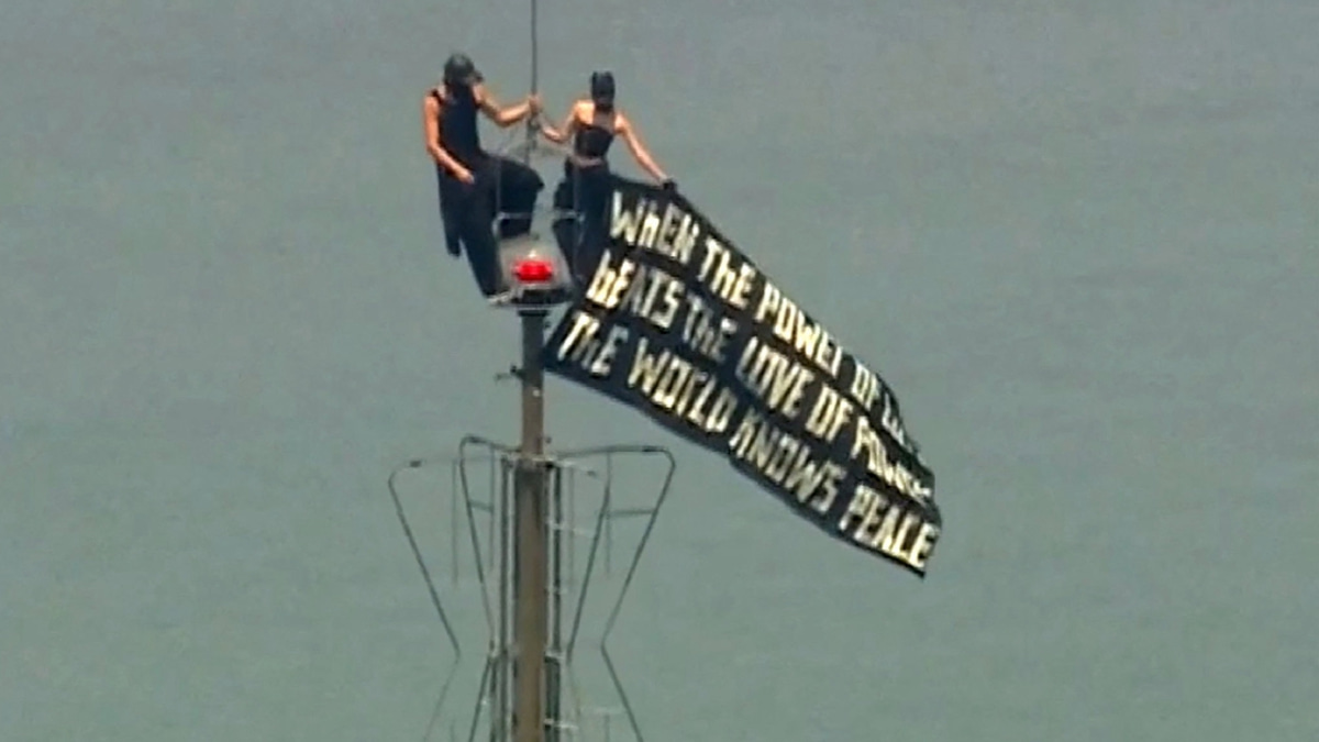 Two Arrested After Scaling Empire State Building Antenna in Daring Stunt