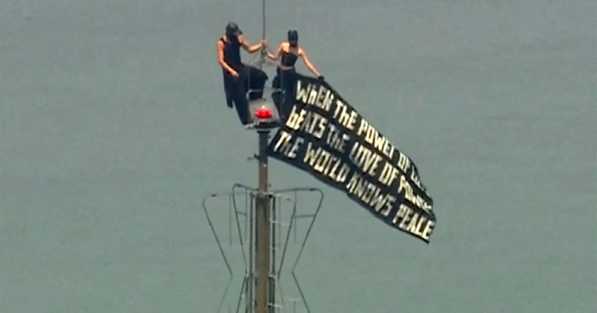 Two Arrested After Scaling Empire State Building Antenna in Daring Stunt