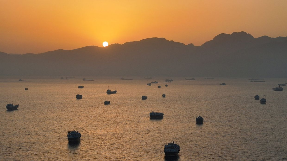 Iran-US Deal Opens Strait of Hormuz Floodgates as Crude Oil Tankers Resume Flow