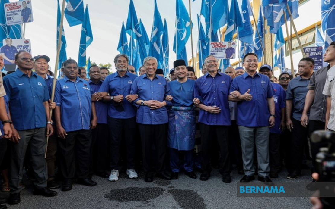 Top UMNO Brass Rally Behind Onn Hafiz as Johor Chief Files Nomination