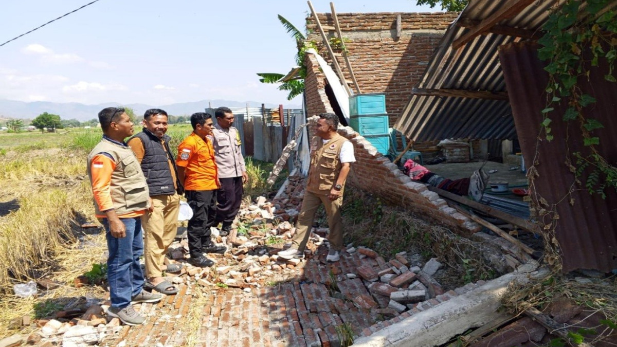 Indonesia's Flores Island Quake Death Toll Reaches 38 As Rescue Operations Intensify
