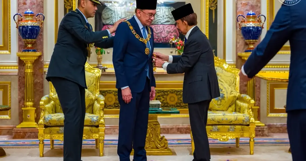 Prime Minister Anwar Ibrahim Conferred with Brunei's Highest Royal Honour