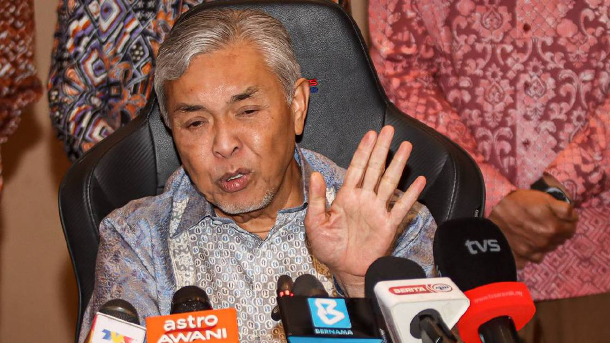 Zahid rules out moves to unseat Anwar, reaffirms BN's stability pledge
