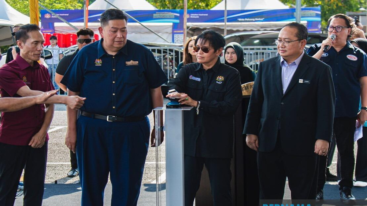Azalina Makes Case for BN Continuity in Johor Election