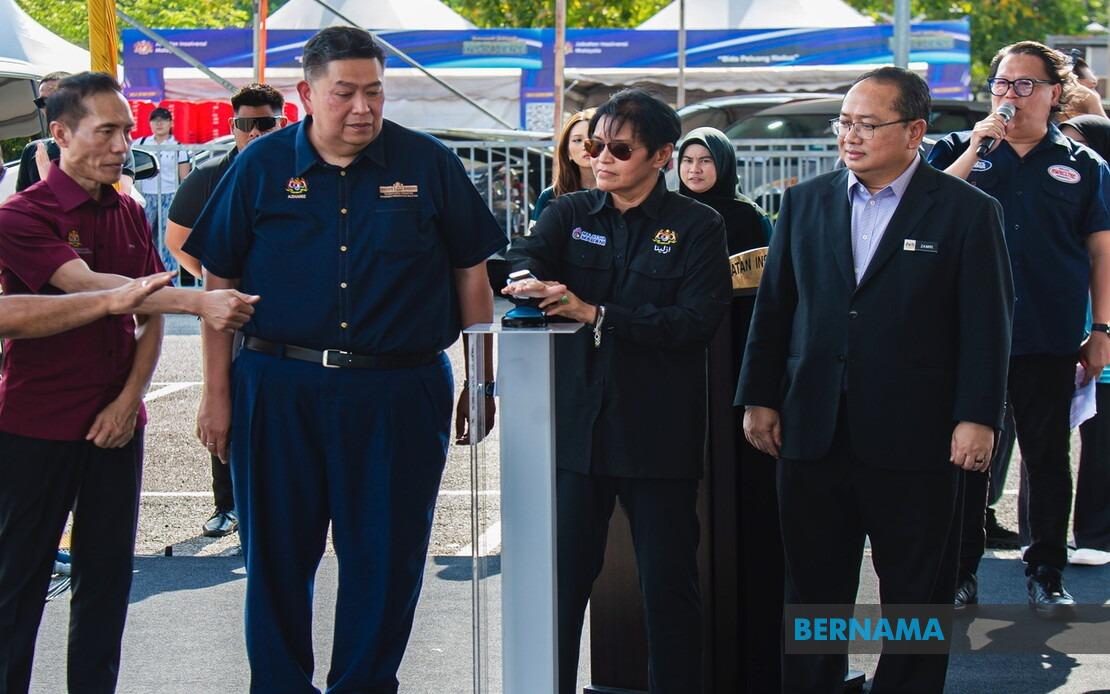 Azalina Makes Case for BN Continuity in Johor Election