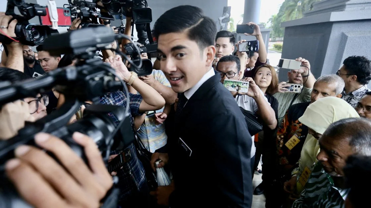 Syed Saddiq's Corruption Case Put on Hold as Federal Court Defers Ruling