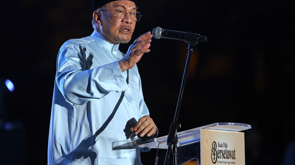 Anwar Pledges Transparency on Tabung Haji Scandal, Rejects Further Delays