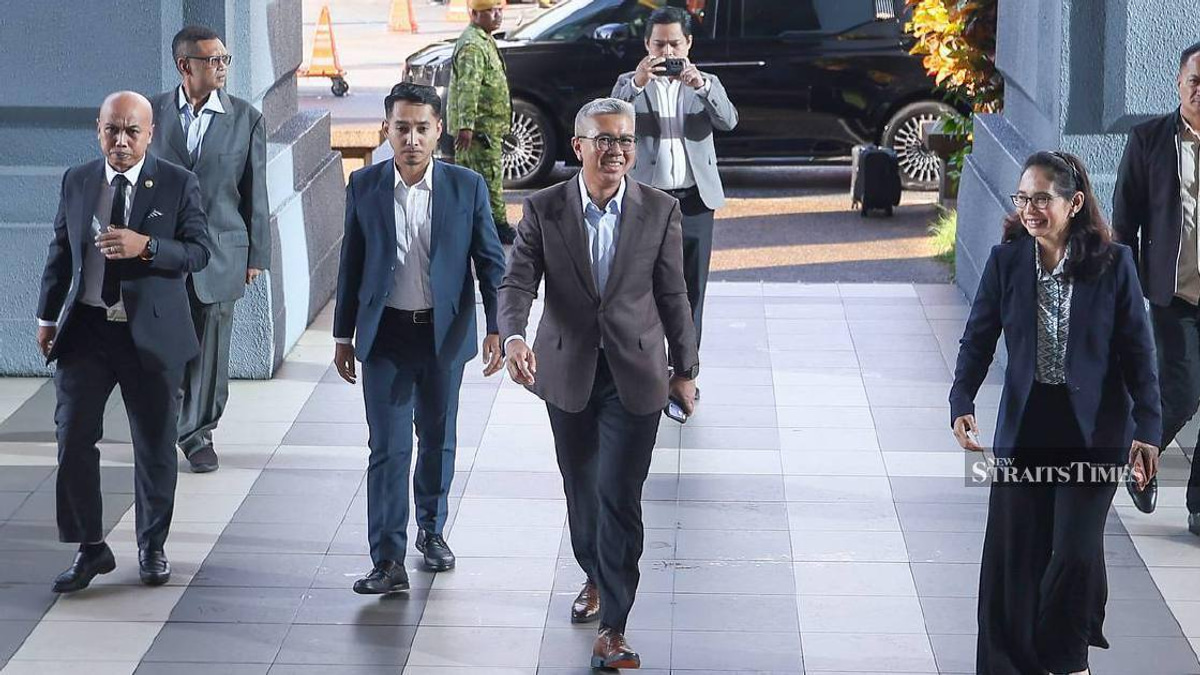 Ex-Finance Minister Tengku Zafrul Testifies in Muhyiddin's Jana Wibawa Corruption Trial