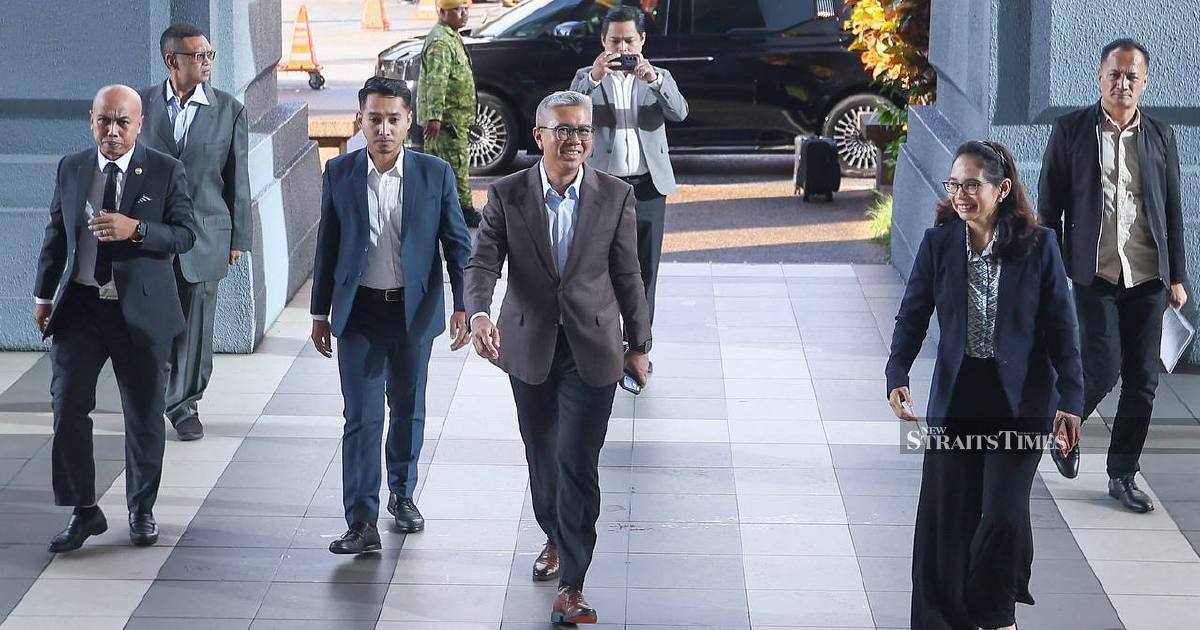 Ex-Finance Minister Tengku Zafrul Testifies in Muhyiddin's Jana Wibawa Corruption Trial