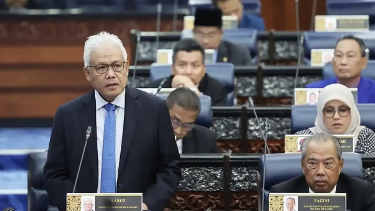 Speaker Confirms Seat Adjustment Request from Muhyiddin, Recognises Hamzah as Opposition Leader