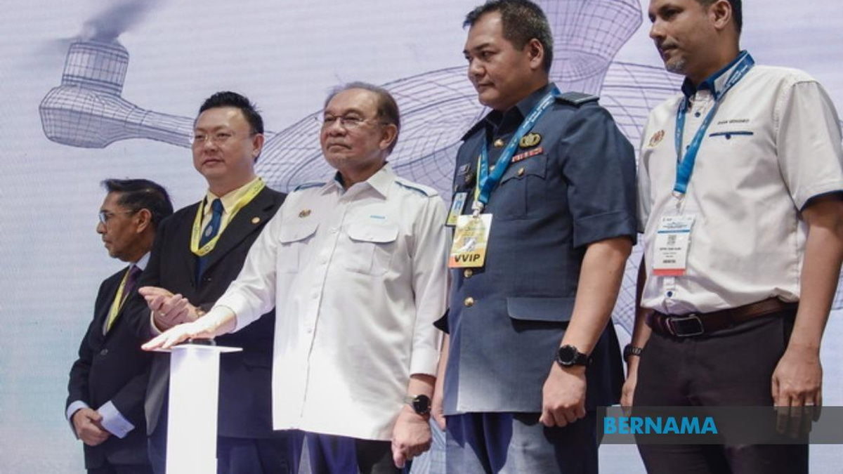 Malaysia Must Accelerate Drone Technology Development to Boost Economic Competitiveness, Says PM Anwar
