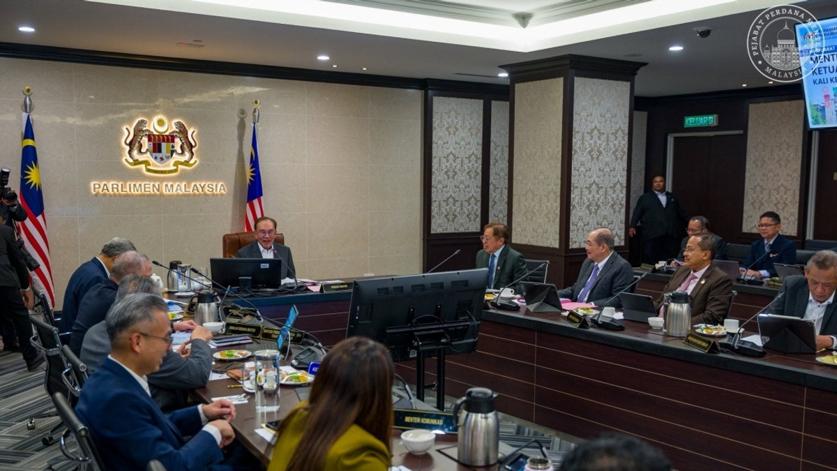 Federal and State Leaders Unite on Economic Recovery amid Global Headwinds, Anwar Says