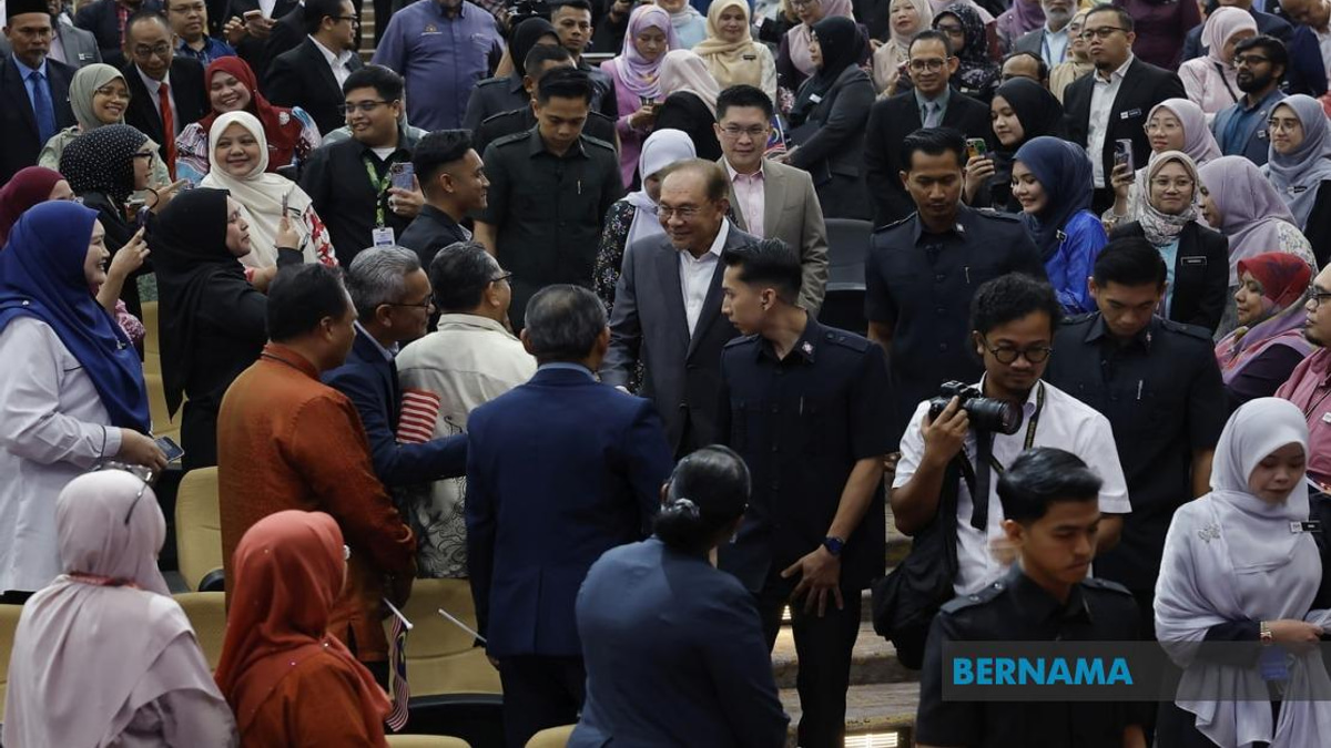 PM Anwar Calls For Strengthened Malay Language Education Alongside Global Language Competency