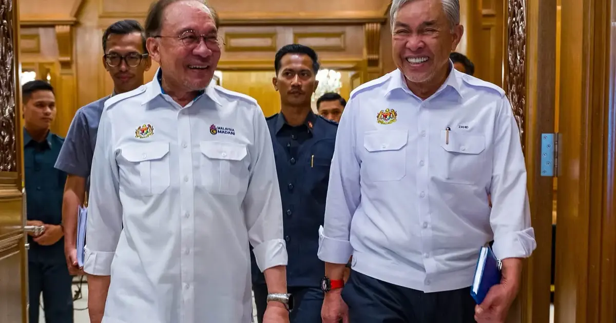 Anwar and Zahid Put Aside Tensions With Show of Unity