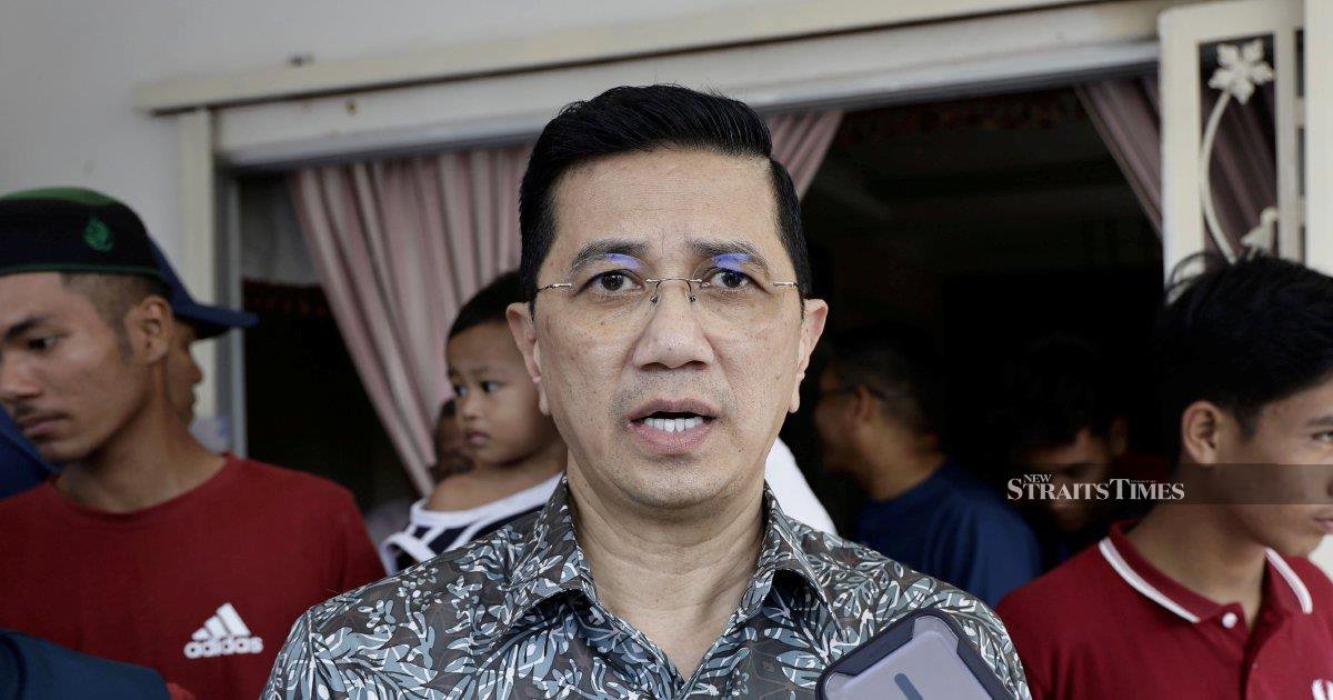 Anwar dismisses Azmin's rejection of PKR return, questioning politician's standing