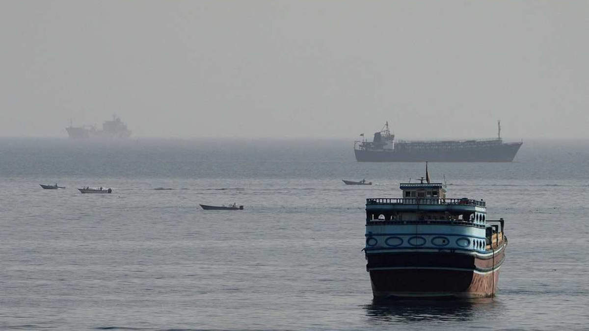 Japan's PM Urges Iran to Keep Hormuz Strait Free of Transit Fees Amid Regional Tensions