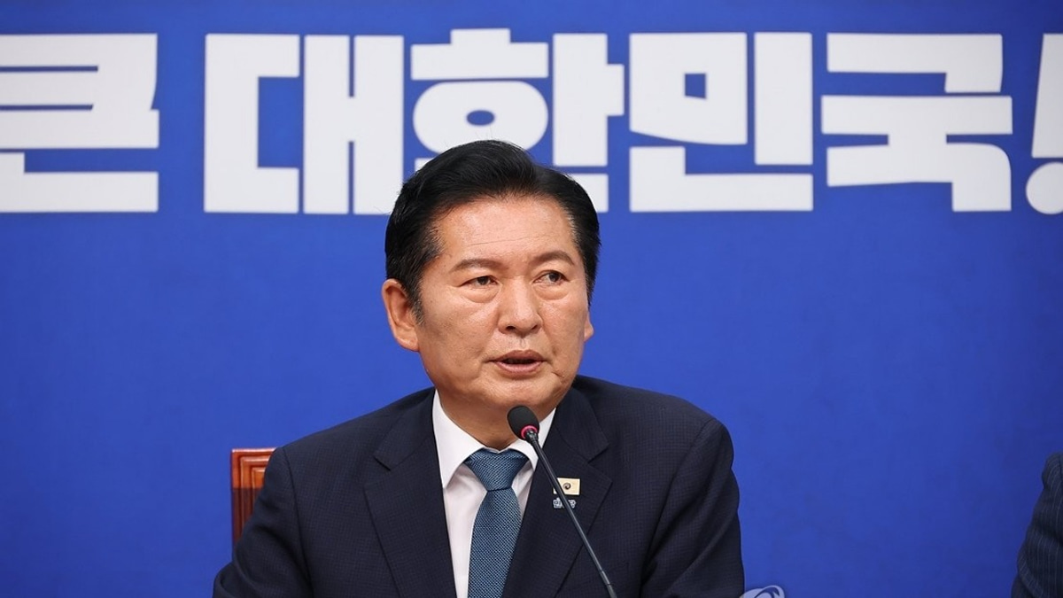 South Korean Ruling Party Chief Steps Down Ahead of Leadership Race